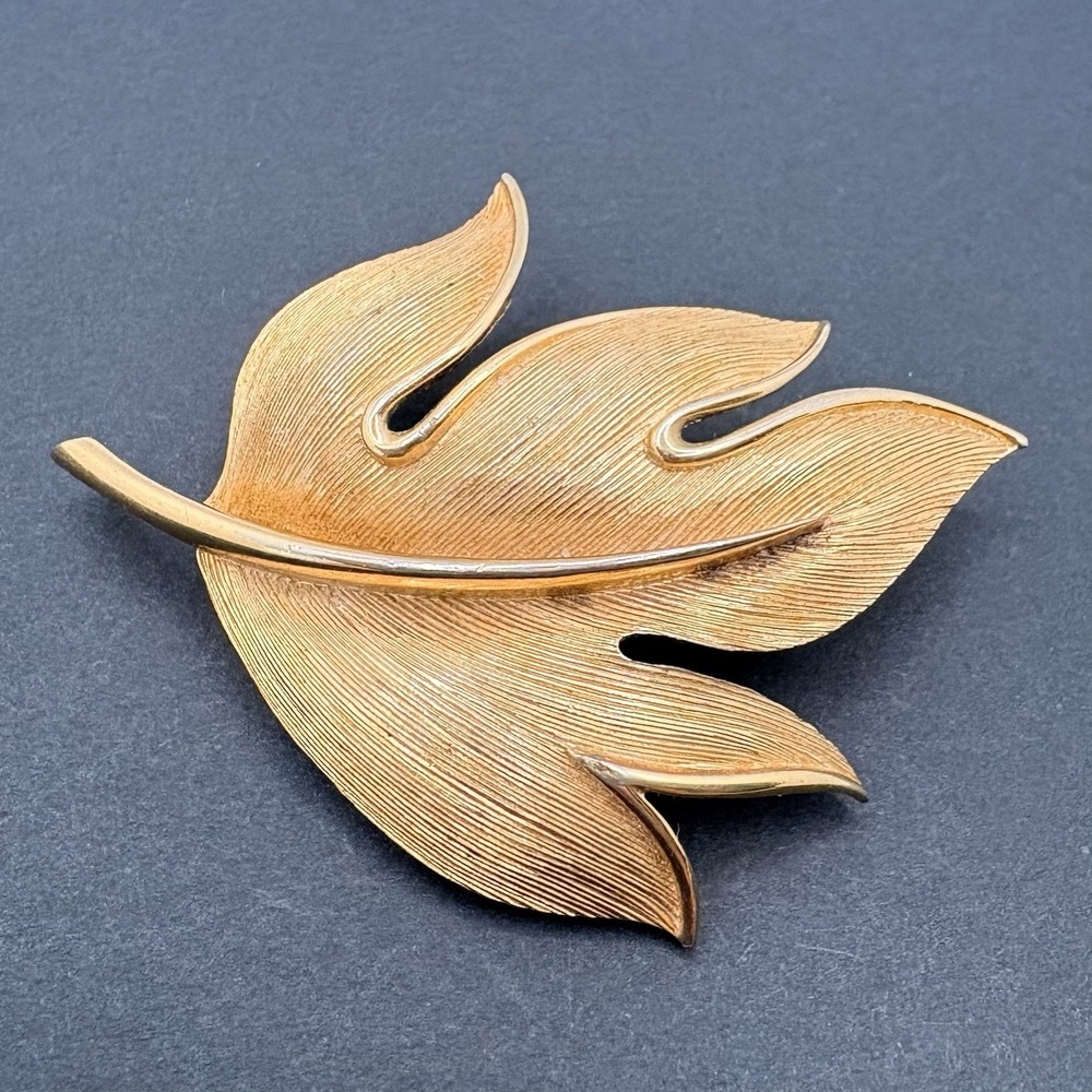 Vintage Monet Leaf‎ Textured Gold Tone Brooch 2" Fall Autumn Nature
